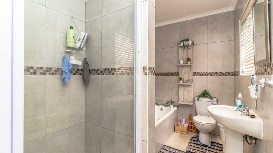 3 Bedroom Property for Sale in Franskraal Western Cape